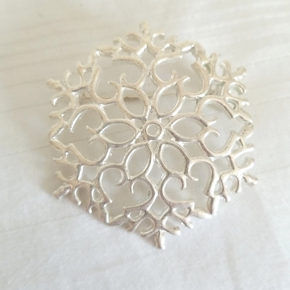Jewelry - Silver Winter Snowflake Brooch